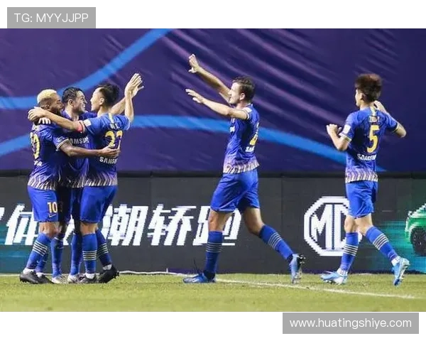 江苏苏宁与鲁能激战正酣海报展现精彩对决瞬间与球队精神风貌